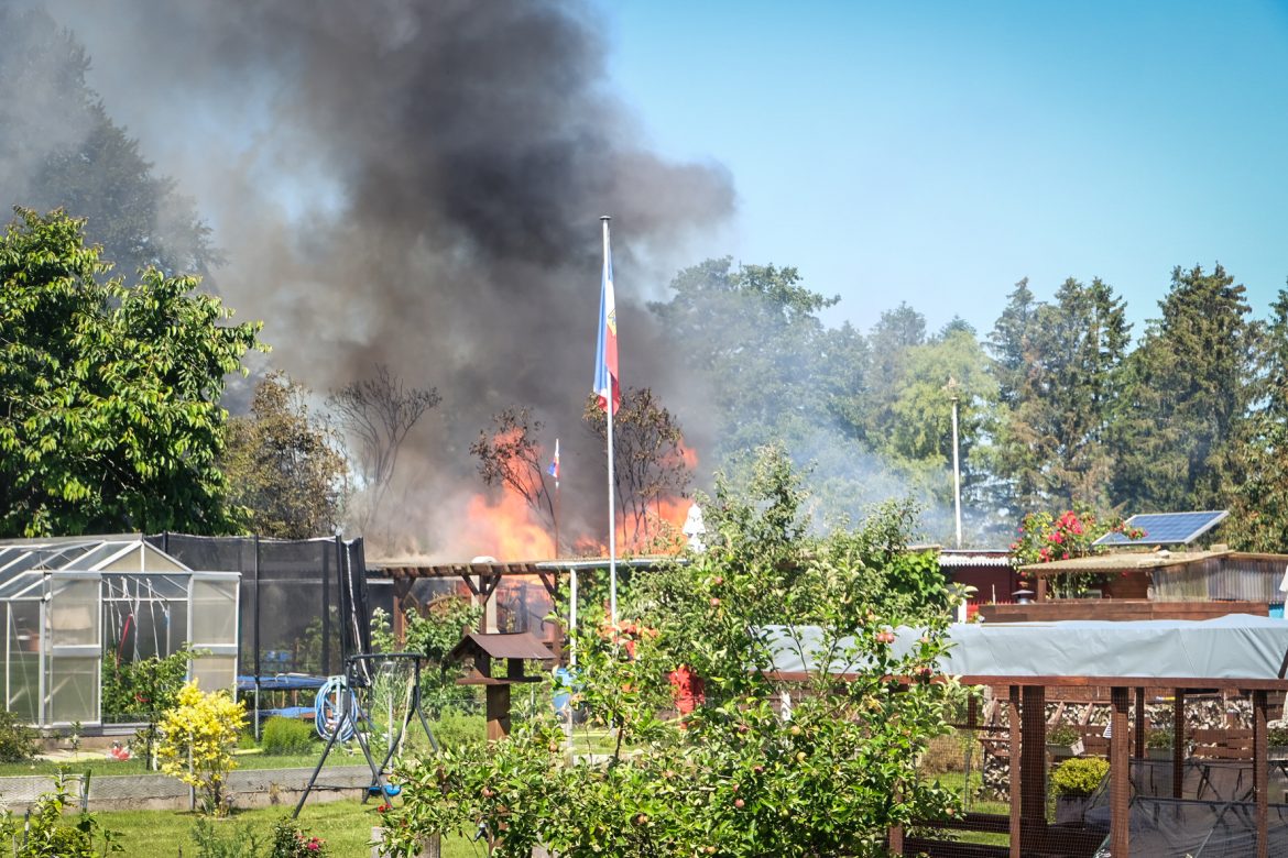 Brand einer Gartenlaube
